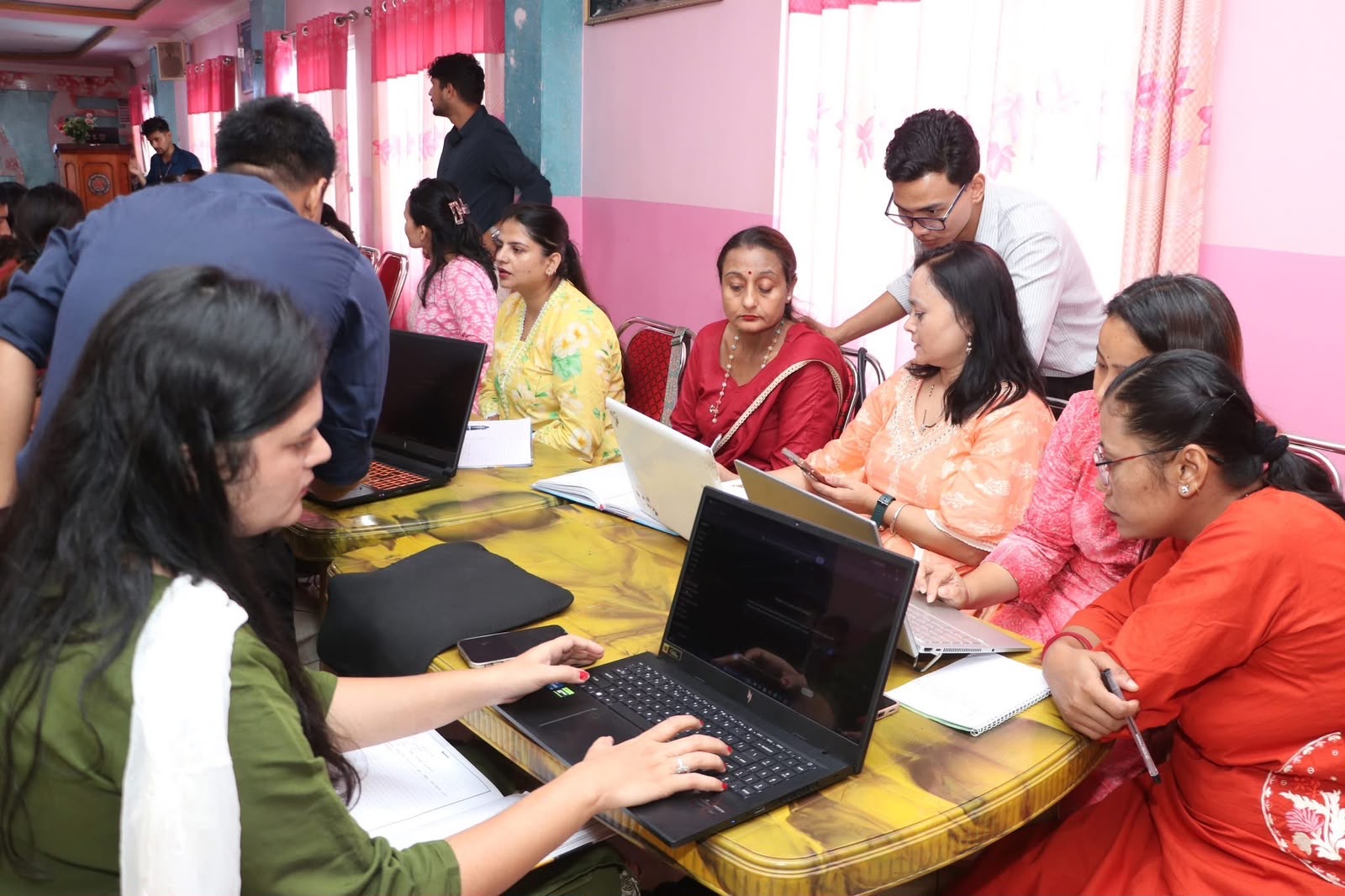 विराटनगर स्थित एभरेष्टका शिक्षक–कर्मचारीलाई एआई तालिम